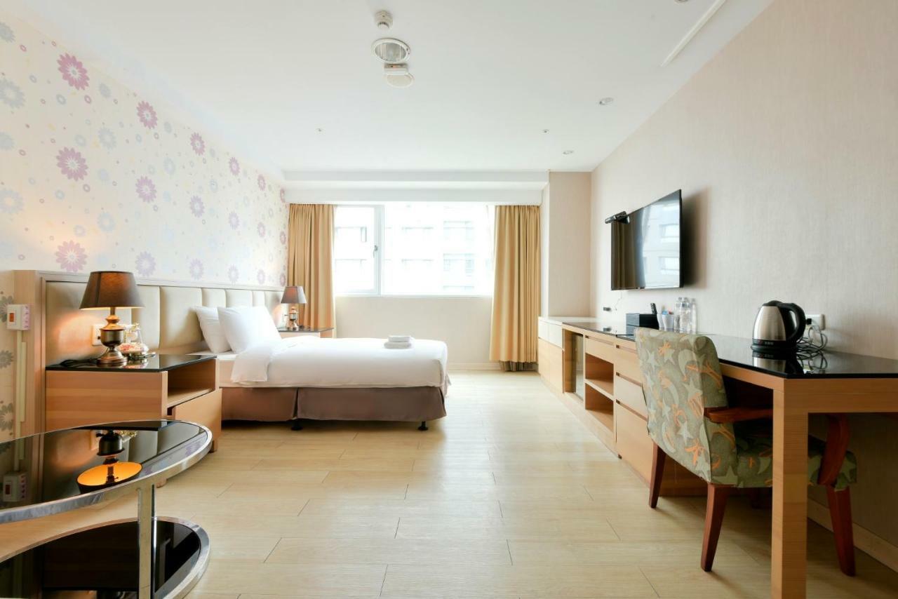 Hotel Champs Elysees Тайчжун Екстер'єр фото